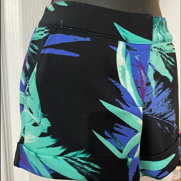 Guess shorts - Picture 3 of 8